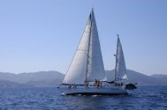 organizzazione viaggi per single - noleggio barca con skipper e hostess 