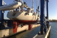 Lupo skipper - trasferimenti barche a vela - Naran in cantiere in francia 
